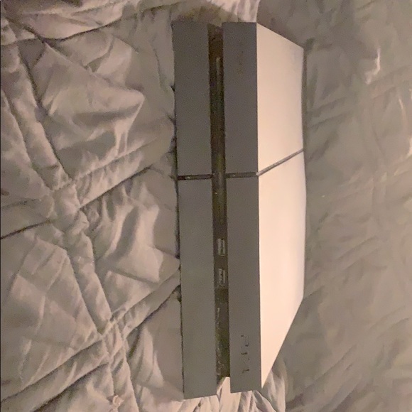 Used ps4 + destiny 2 Minecraft fallout 4 overwatch - Picture 1 of 6